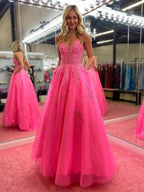 Angelina | Robe de bal longue rose en dentelle à encolure en V et coupe trapèze