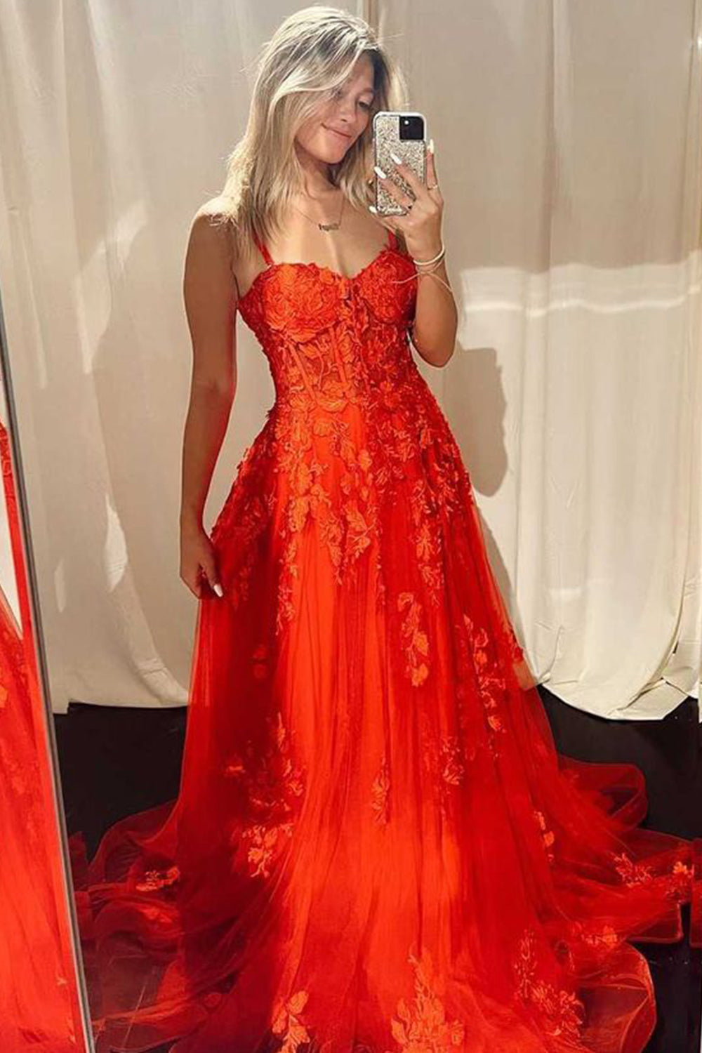 Abito da sera in tulle con pizzo a linea ad A e scollo a cuore con spacco