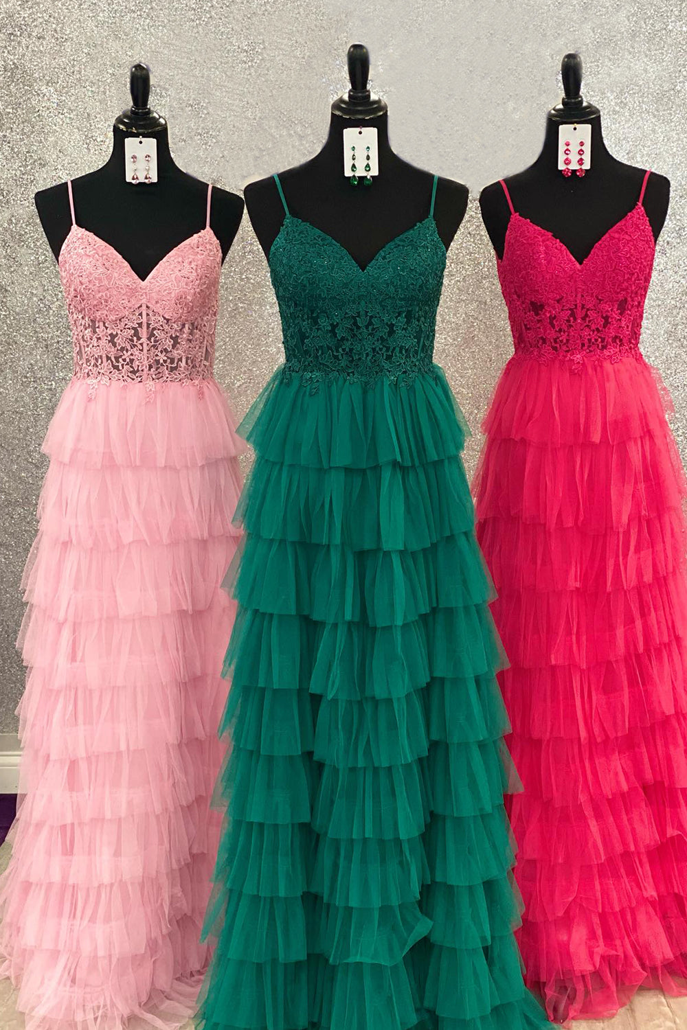 Abito lungo da sera a balze in tulle a linea ad A con pizzo
