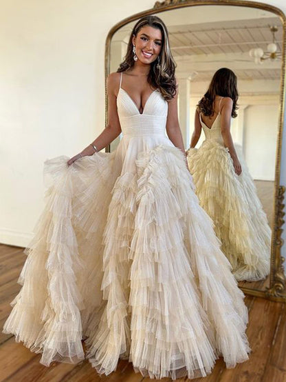 Vestido de fiesta de tul escalonado con tirantes finos y corte en A 