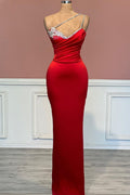 Rotes One-Shoulder-Ballkleid aus Satin mit ärmellosem Perlendetail