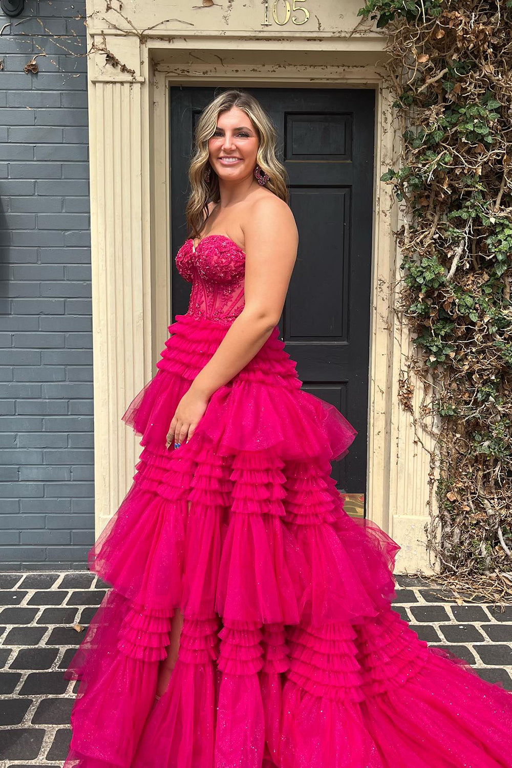 Abito da sera lungo in tulle a balze con scollo a cuore e linea a trapezio