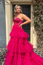 Abito da sera lungo in tulle a balze con scollo a cuore e linea a trapezio
