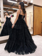 Abito da sera lungo a strati in tulle scintillante con scollo profondo a V a linea ad A