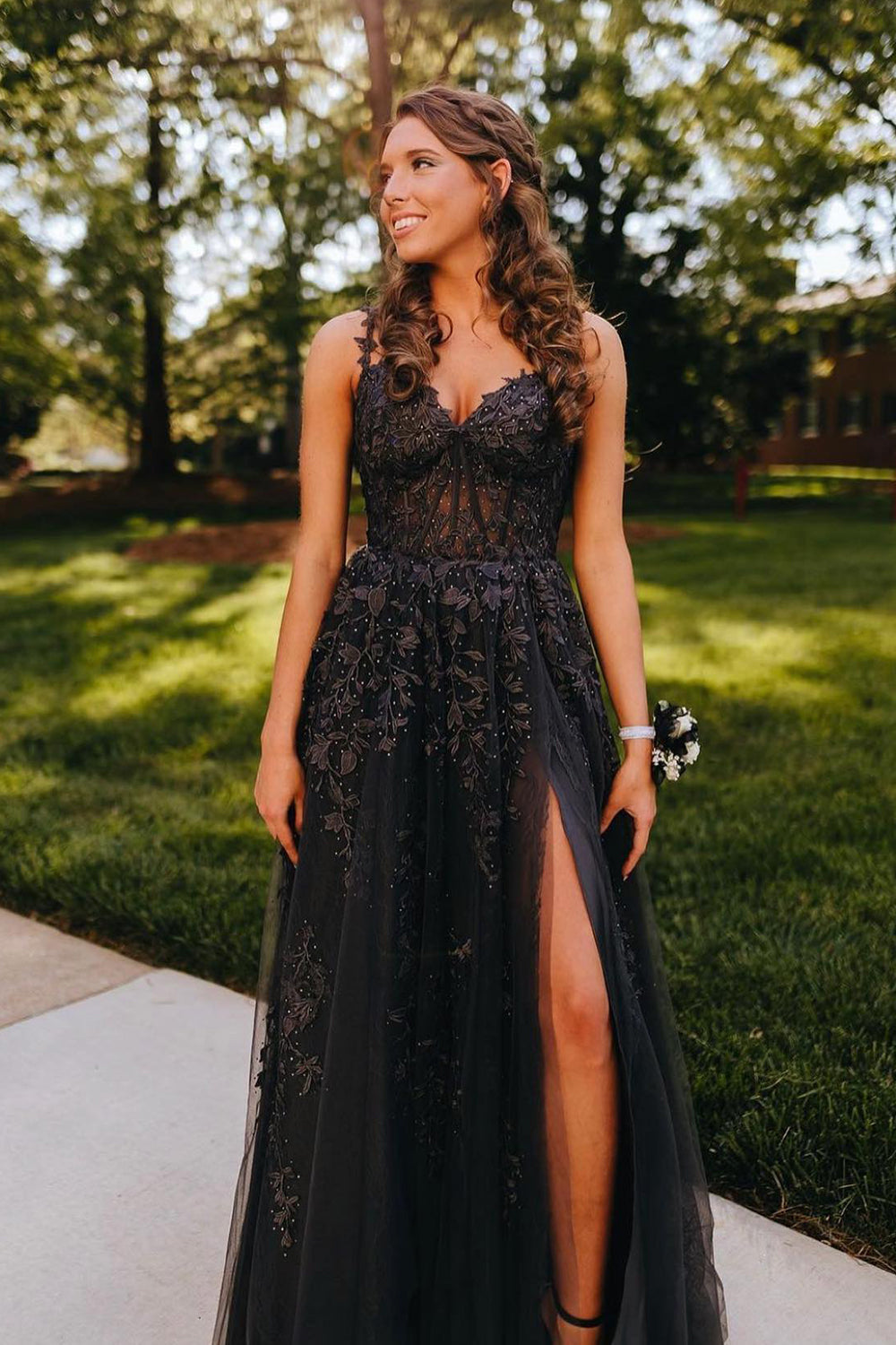 Abito da sera in tulle con pizzo a linea ad A e scollo a cuore con spacco