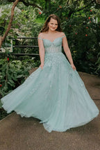 Abito da sera in tulle con pizzo a linea ad A e scollo a cuore con spacco