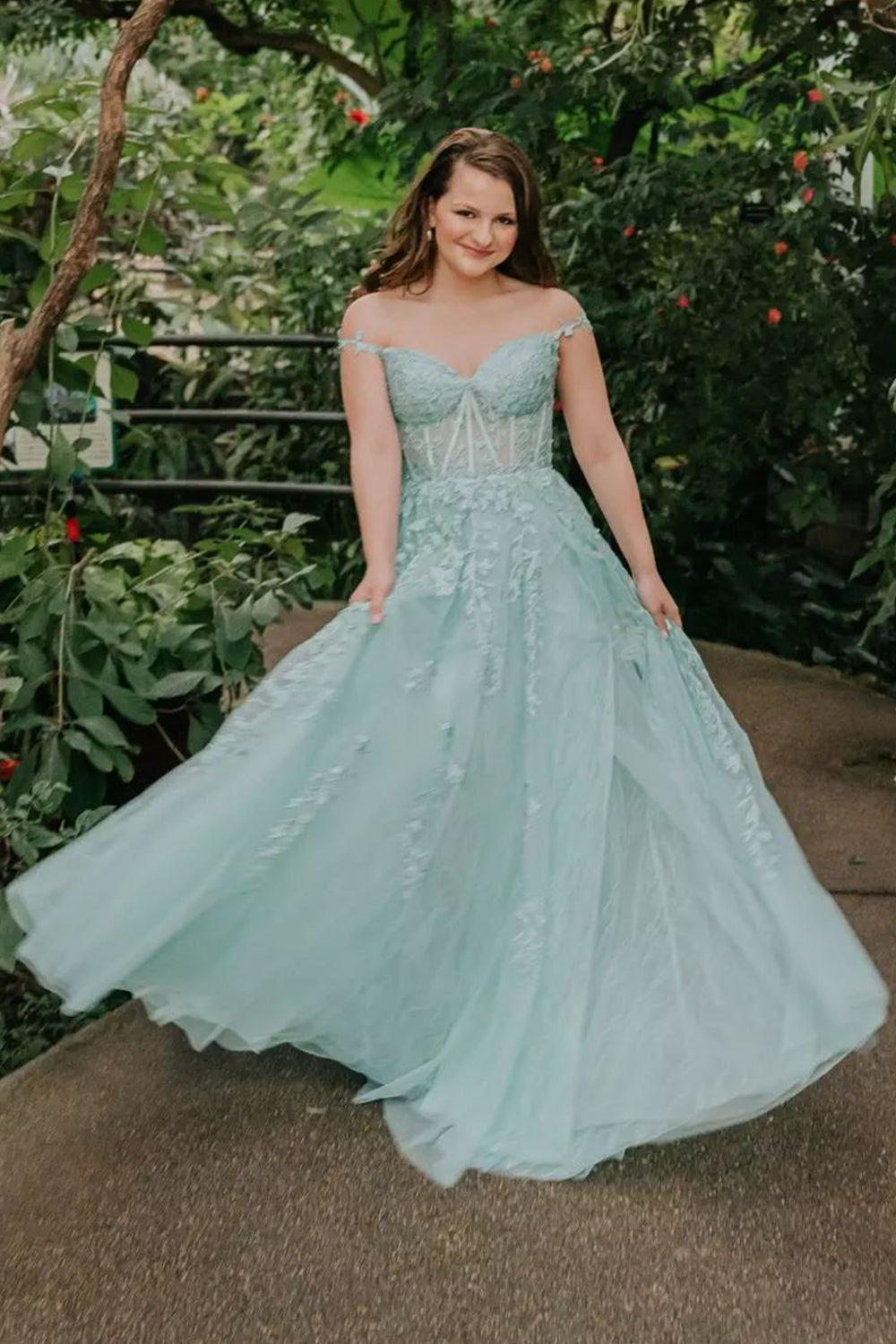 Abito da sera in tulle con pizzo a linea ad A e scollo a cuore con spacco