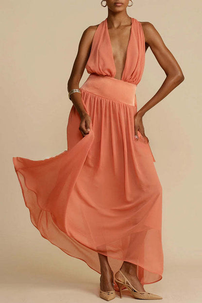 Weiblichkeit und Eleganz – Neckholder-Maxikleid mit freiem Rücken aus Tüll 