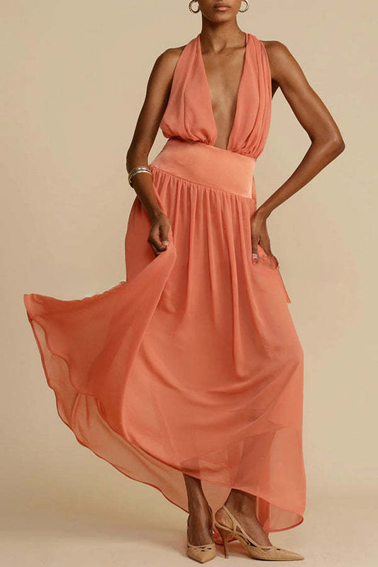 Weiblichkeit und Eleganz – Neckholder-Maxikleid mit freiem Rücken aus Tüll 