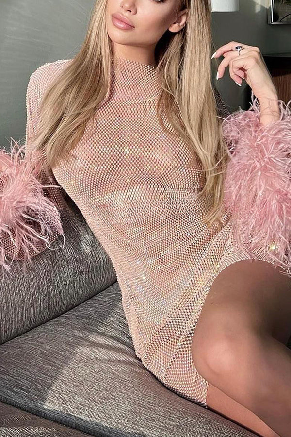 Abito Corto da Festa con Maniche di Piume e Stoffa con Strass Sorpresa Notturna