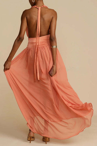 Weiblichkeit und Eleganz – Neckholder-Maxikleid mit freiem Rücken aus Tüll 