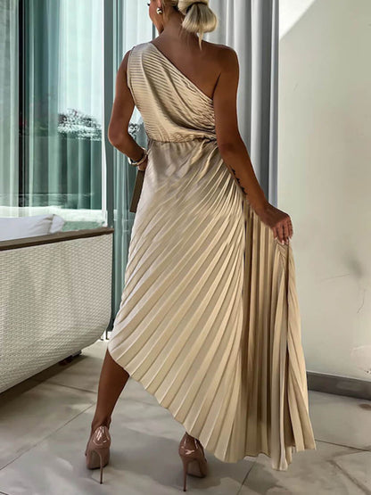 Romantic Night – Guilloche-Maxikleid mit hohler One-Shoulder-Konstruktion und Plissee 