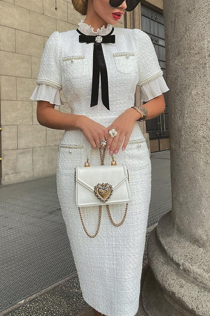 Elegantes Plissee-Tweed-Midikleid mit Perlenbesatz und Samtschleife
