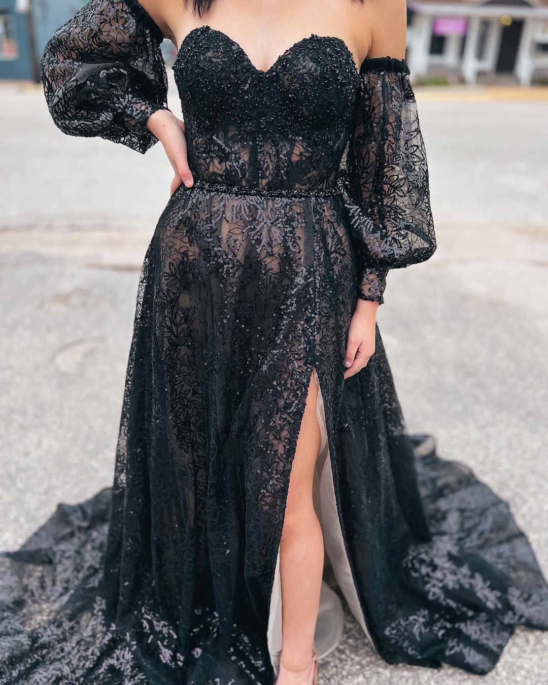 Vestidos longos de baile em linha A, decote coração, pretos com lantejoulas, delicados