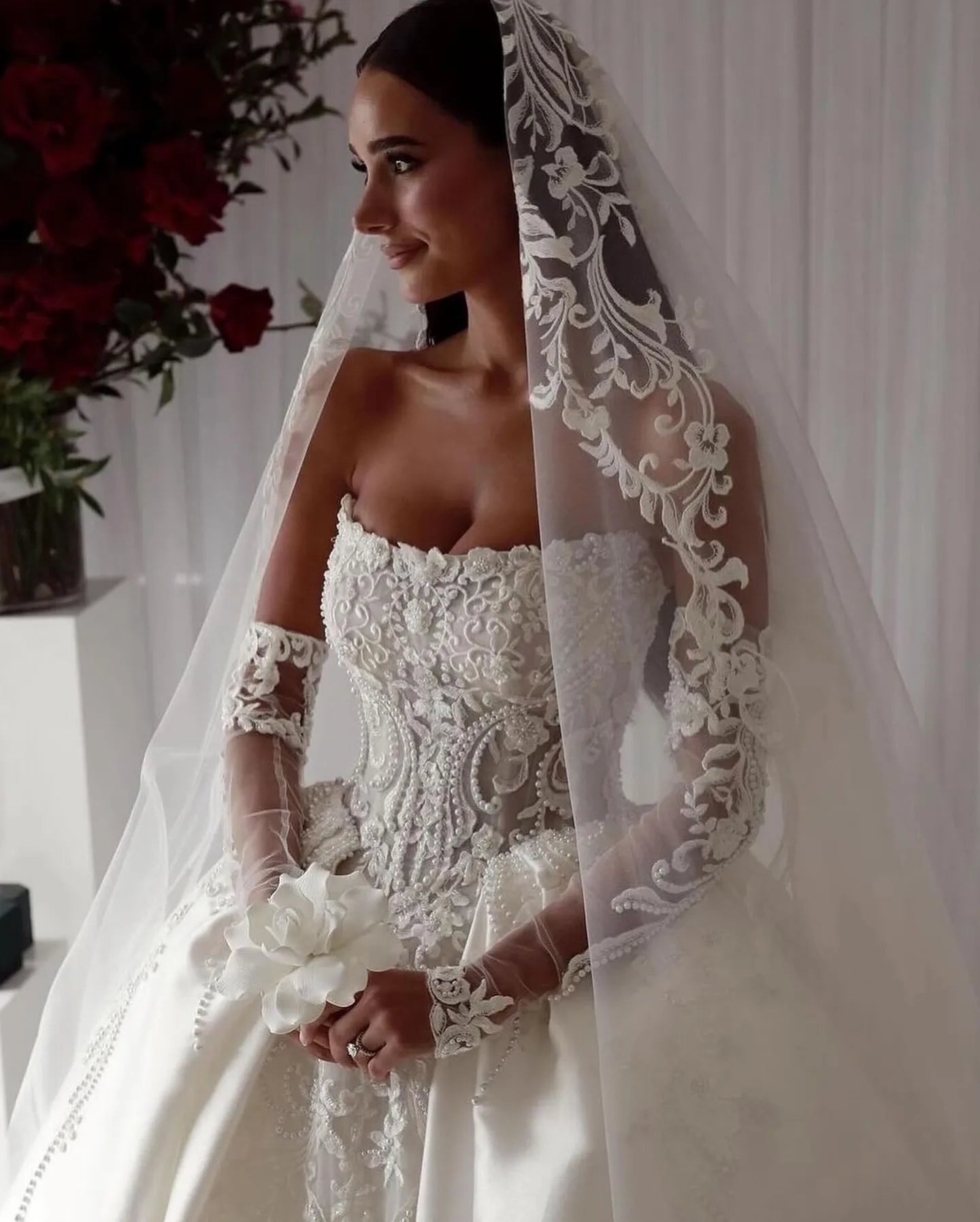 Arabic Lace Saudi Ball Gown Wedding Dress Strapless Pearls Satin Dubai Plus Size