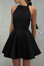 Elegantes, einfarbiges, rückenfreies Abendkleid mit Schleife und Neckholder 