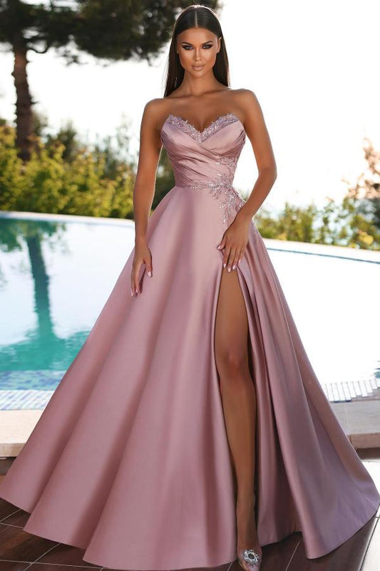 Vestidos de fiesta largos en color rosa empolvado con escote corazón y apliques de encaje con aberturas