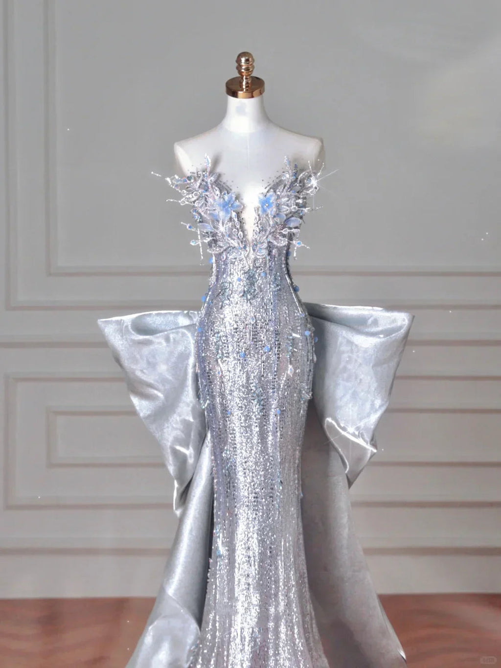 Abito da sera lungo da sirena con perline 3D e paillettes argento di lusso, abito lungo da ballo con fiocco Y8640