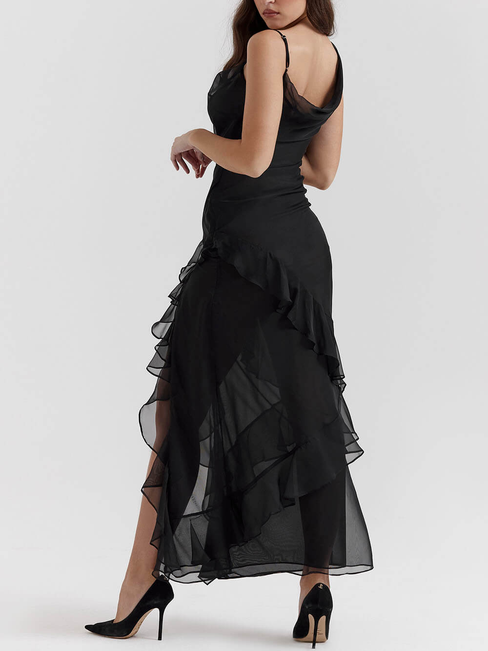 Schwarzes Maxikleid mit Rüschen 