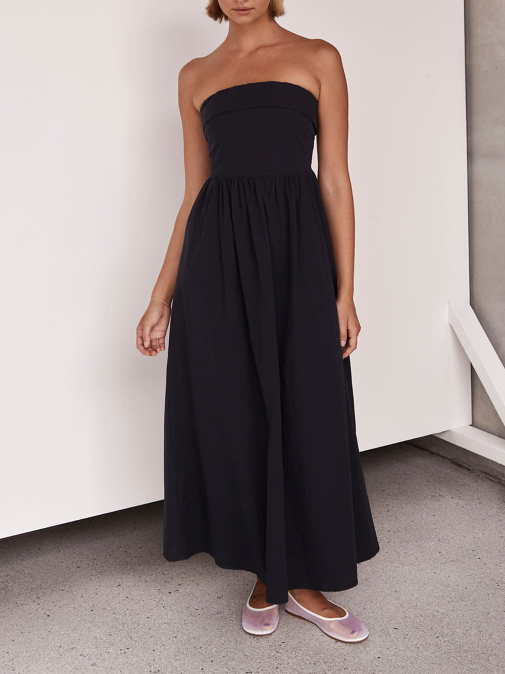 Trägerloses Tulare-Midikleid im Resort-Stil 
