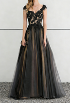Robe longue de bal en dentelle noire et tulle champagne avec dos ouvert