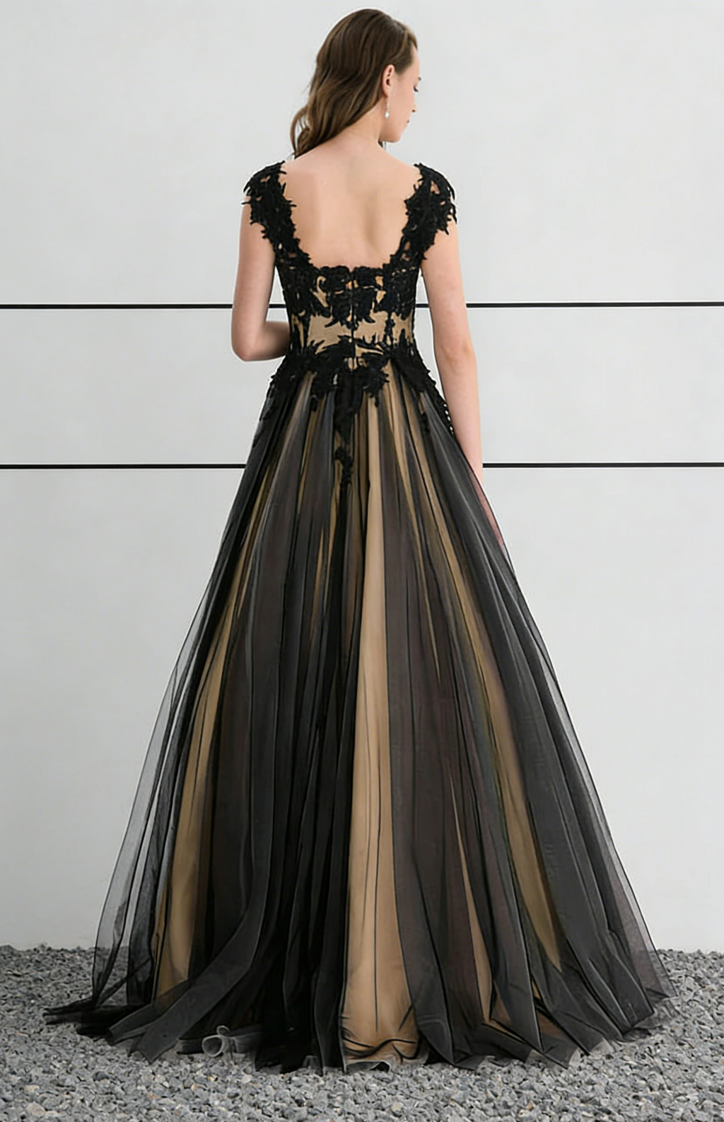 Robe longue de bal en dentelle noire et tulle champagne avec dos ouvert