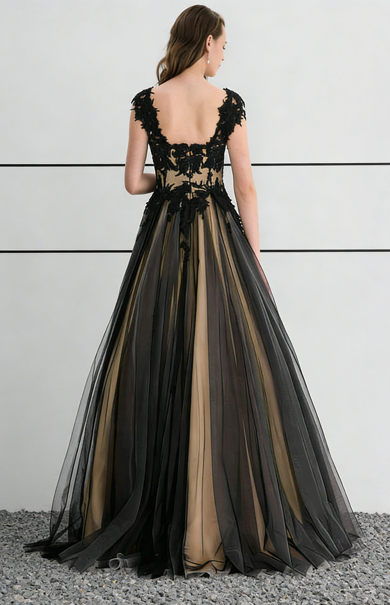 Robe longue de bal en dentelle noire et tulle champagne avec dos ouvert