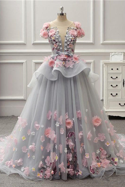 Elegante vestido de fiesta largo gris con apliques florales y espalda con cordones