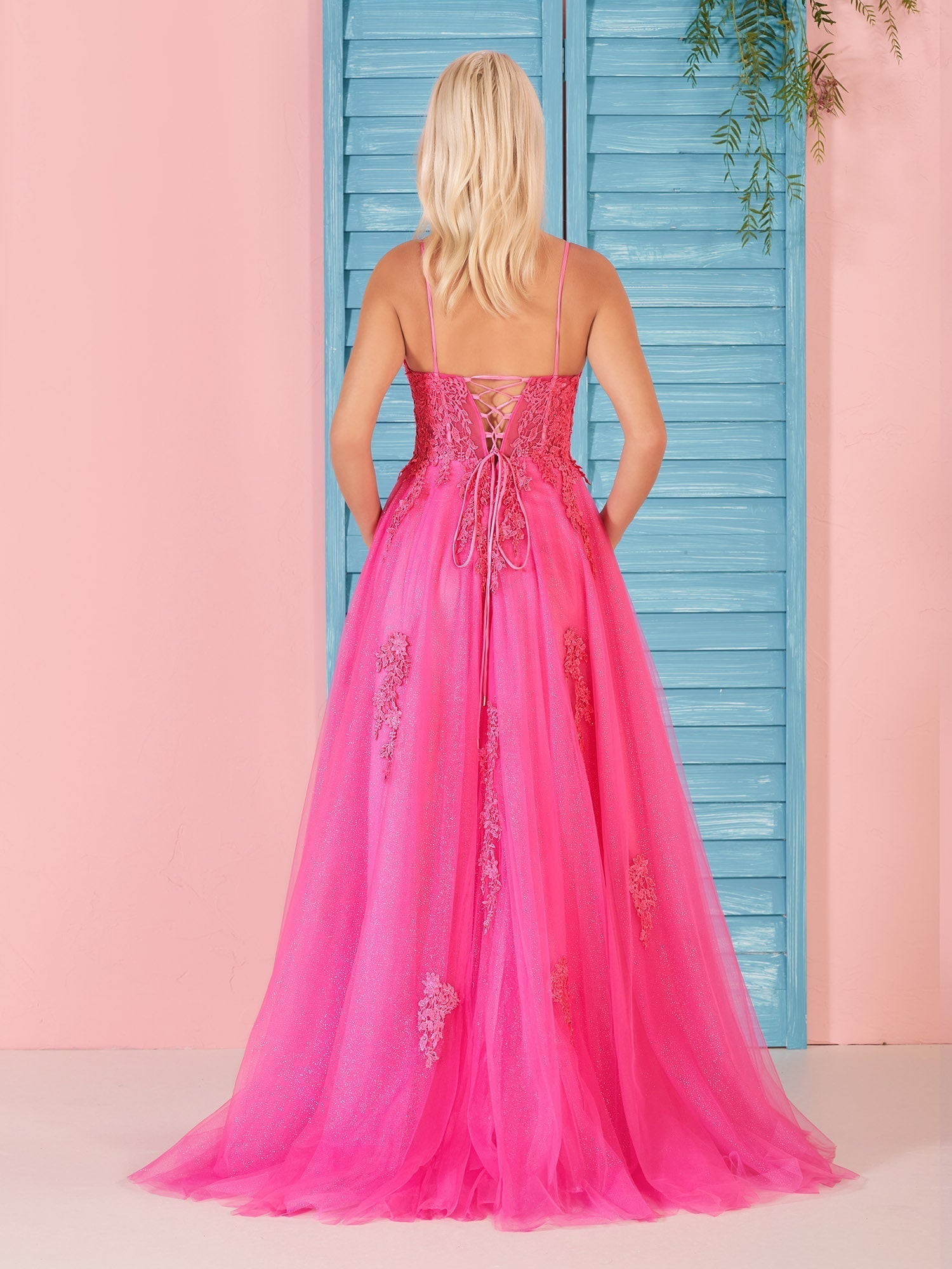 Abito lungo da sera rosa con scollo a V e pizzo a linea ad A