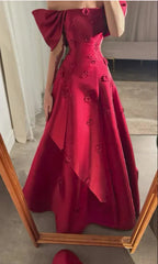Vestido de Festa Elegante Borgonha com Flores 3D, Ombros Descobertos, Corte em A, Modelo Y7637