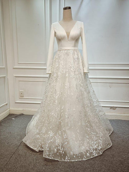 Vestido de novia elegante de corte A con mangas largas y escote en V para playa