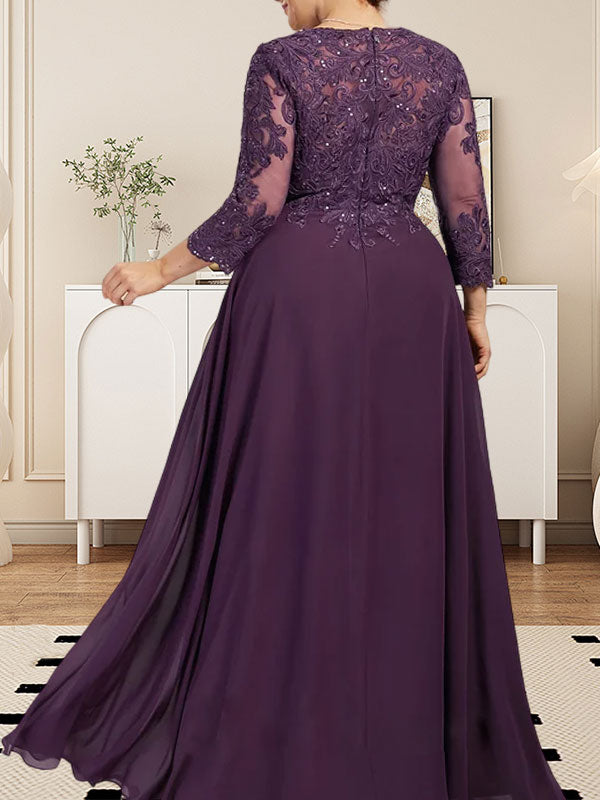 Robe de mère de la mariée en dentelle et mousseline, coupe évasée, décolleté arrondi, longueur au sol, ornée de paillettes