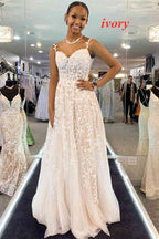 Abito da sera in tulle con pizzo a linea ad A e scollo a cuore con spacco