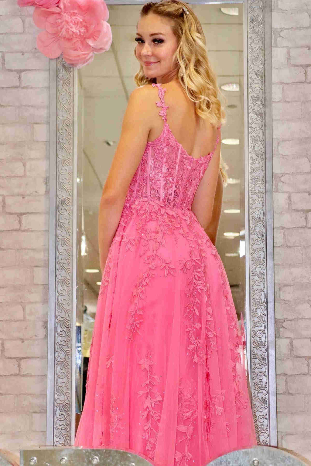 Abito da sera in tulle con pizzo a linea ad A e scollo a cuore con spacco