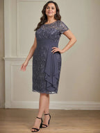 Abito da madre della sposa in pizzo e chiffon con gonna a colonna a effetto illusion fino al ginocchio, con balze a cascata e paillettes