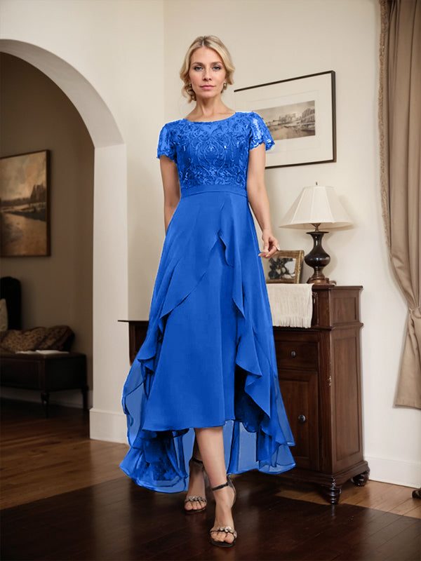 Robe de mère de la mariée en mousseline et dentelle asymétrique illusion à encolure dégagée, coupe en A, avec nœud, volants et paillettes
