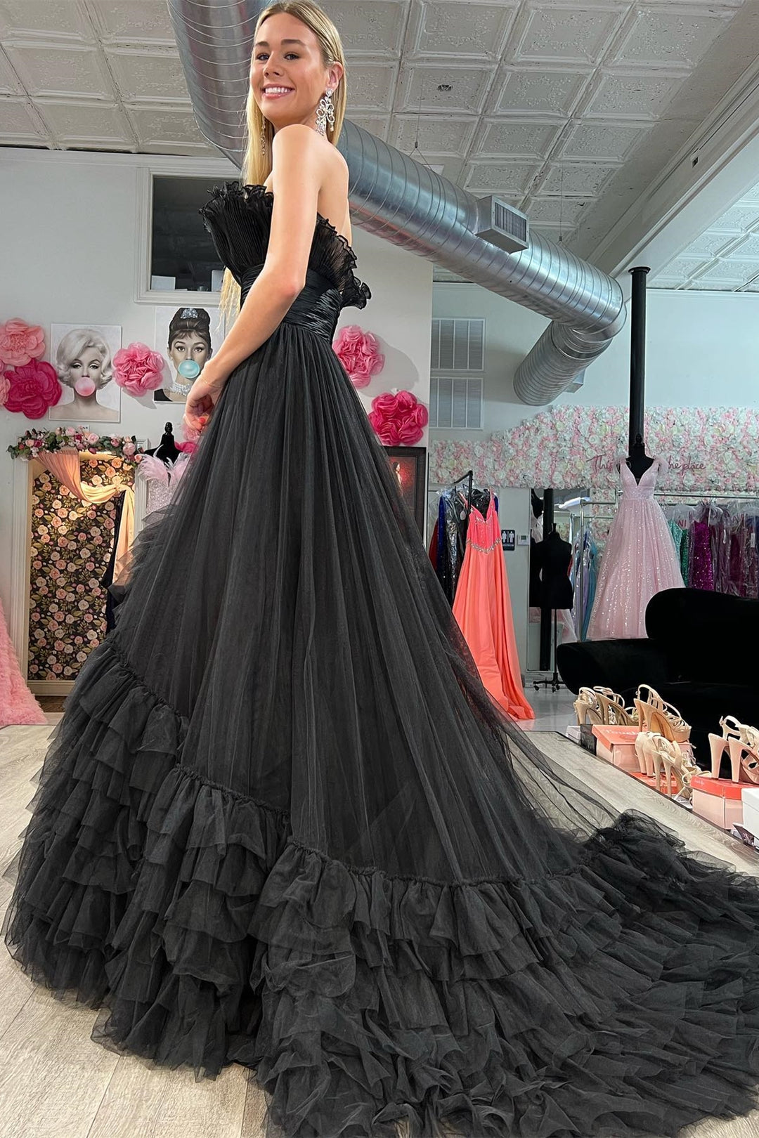 Abito da sera lungo rosa a balze in tulle senza spalline a linea ad A