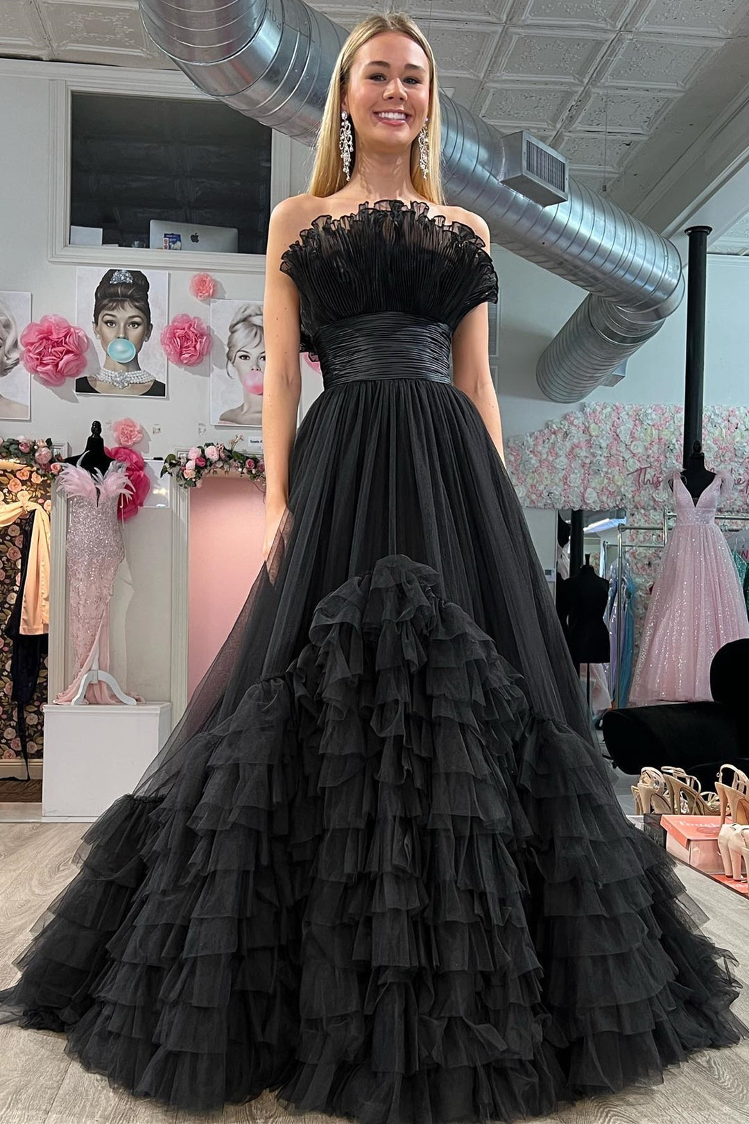 Abito da sera lungo rosa a balze in tulle senza spalline a linea ad A