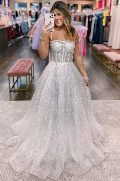 Vestido de fiesta de corte A con tirantes princesa y lentejuelas plateadas ombré