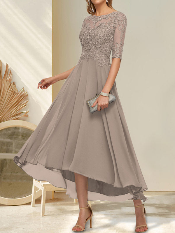 Robe de mère de la mariée en mousseline et dentelle, ligne A, col bateau illusion, asymétrique, ornée de perles et de paillettes