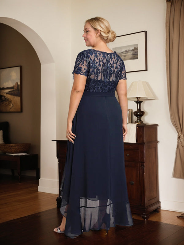 Robe de mère de la mariée en mousseline et dentelle asymétrique illusion à encolure dégagée, coupe en A, avec nœud, volants et paillettes