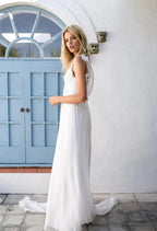 Chiffon Beach Wedding Dress With Delicate Lace Appliques For Beach Weddings