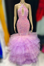 Abito da sera senza maniche a sirena con balze di tulle e paillettes, con collo a halter