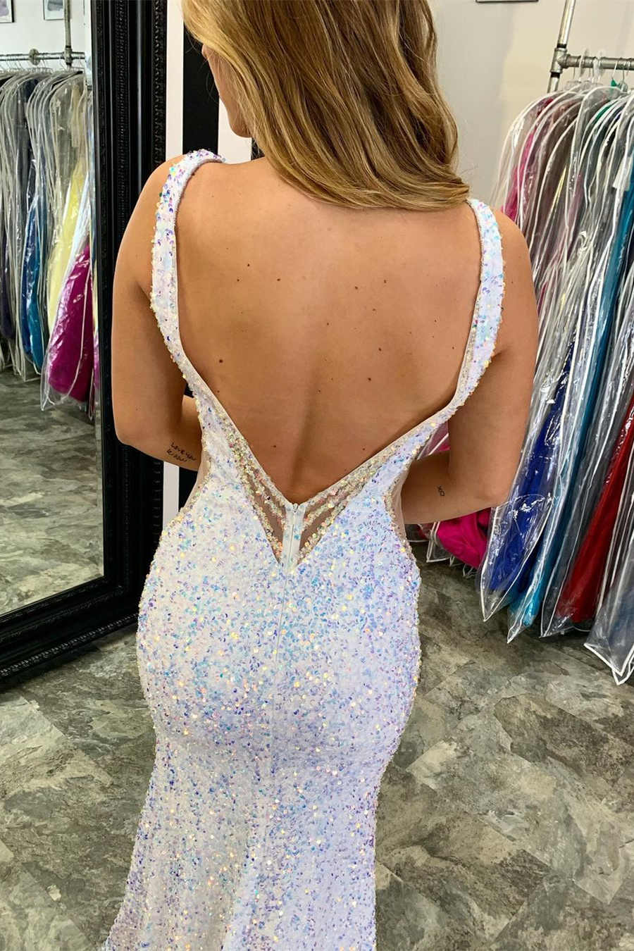 Vestido de fiesta largo estilo sirena con lentejuelas, escote en V y espalda descubierta