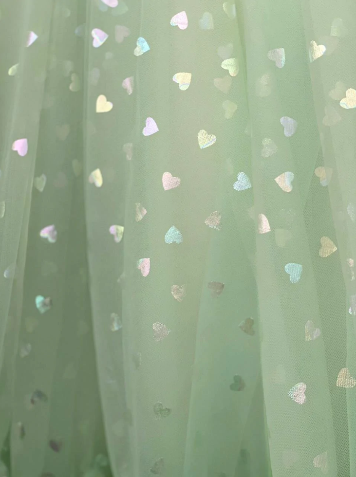 Robe en tulle longueur genou avec corset pailleté et cœurs