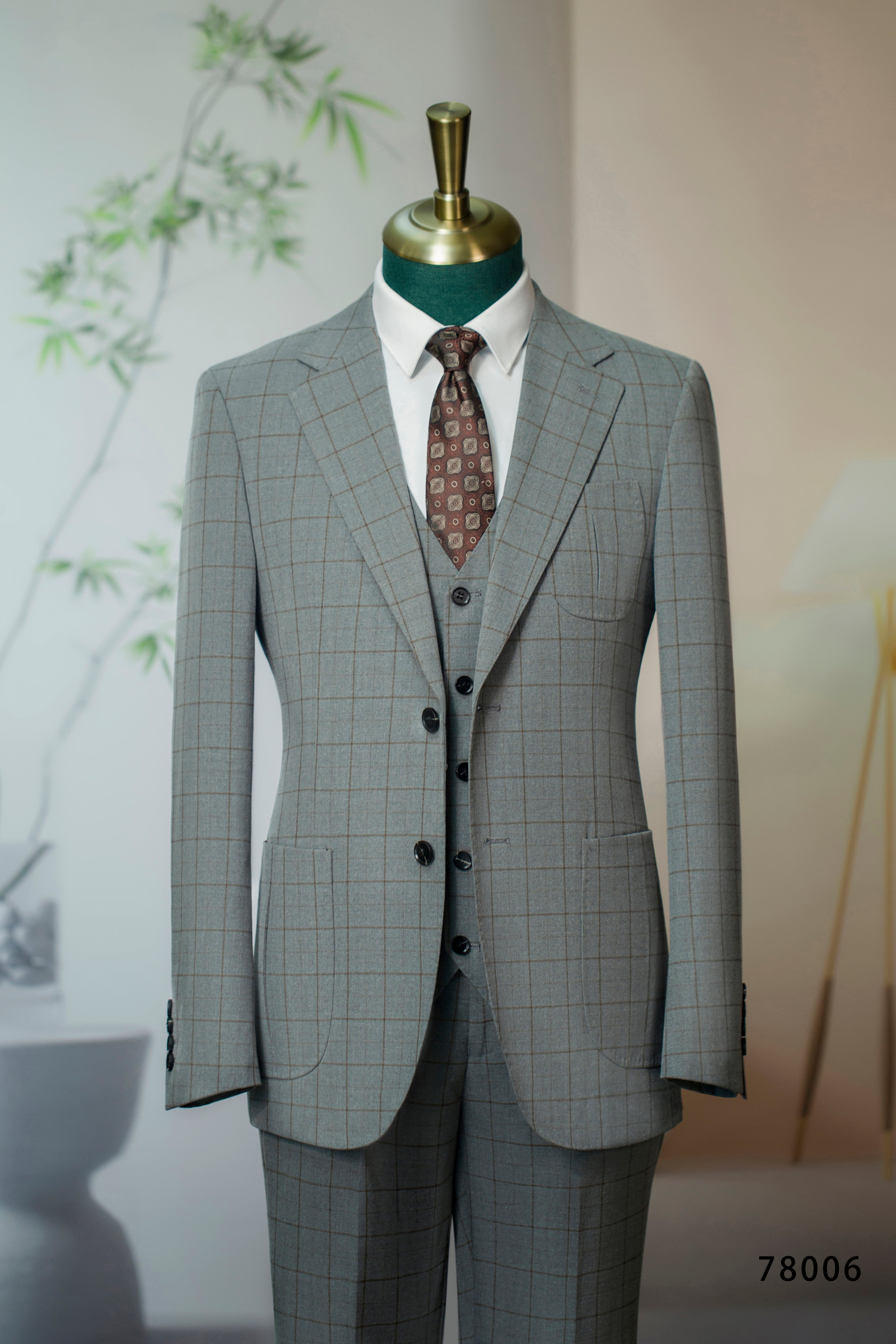 Costume trois pièces en laine à motif windowpane, coupe ajustée pour mariage formel et affaires