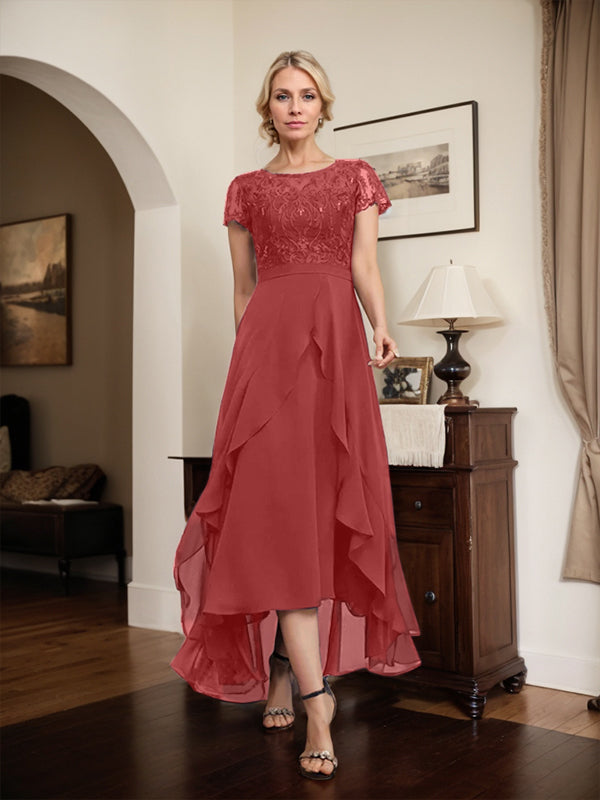 Robe de mère de la mariée en mousseline et dentelle asymétrique illusion à encolure dégagée, coupe en A, avec nœud, volants et paillettes