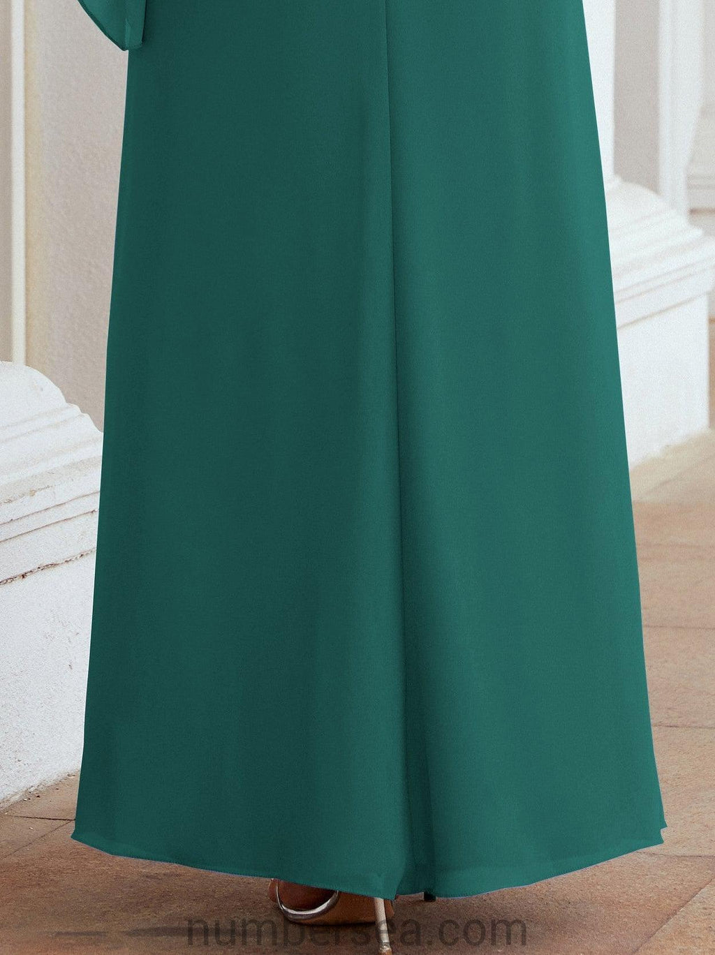 Robe de soirée formelle longue pour mère de la mariée avec cape à volants 28026