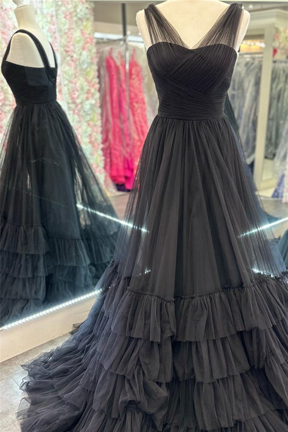 Vestido de fiesta de tul con capas y escote en V ilusión de corte A