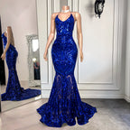 Abito lungo da sera a sirena con spalline sottili e schiena scoperta, decorato con paillettes, in blu reale